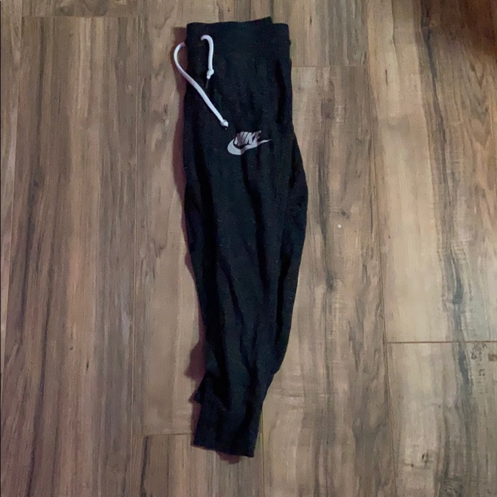 nike cropped jogger sweatpants
